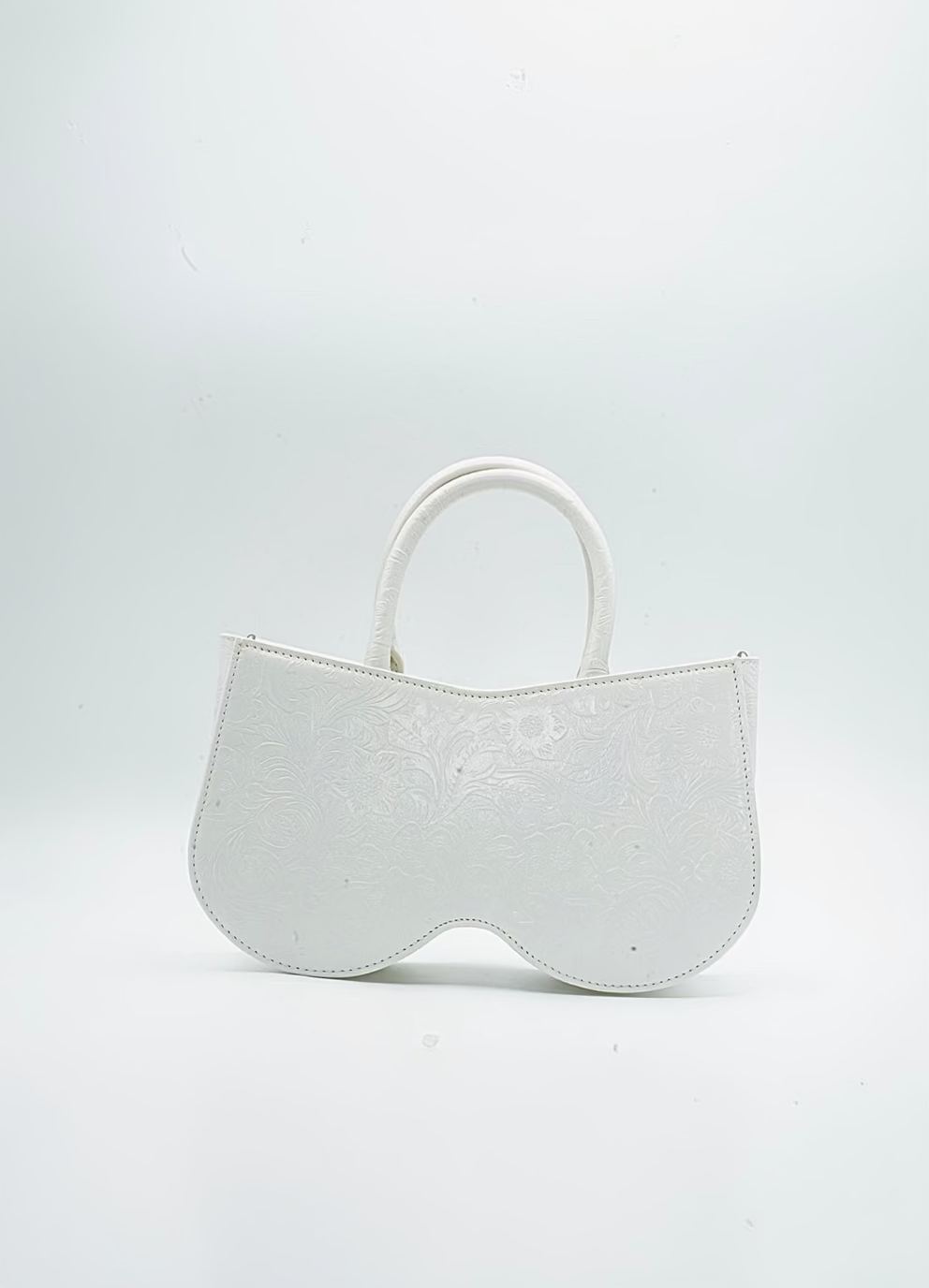 White leather, Gold Vulva