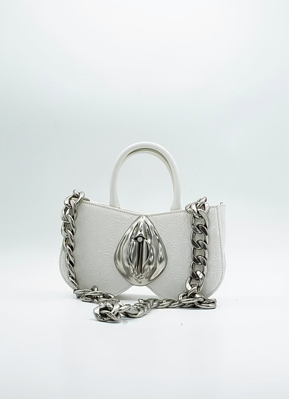 Black leather, Silver Vulva